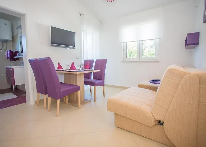 Birikina With Pool Appartement
